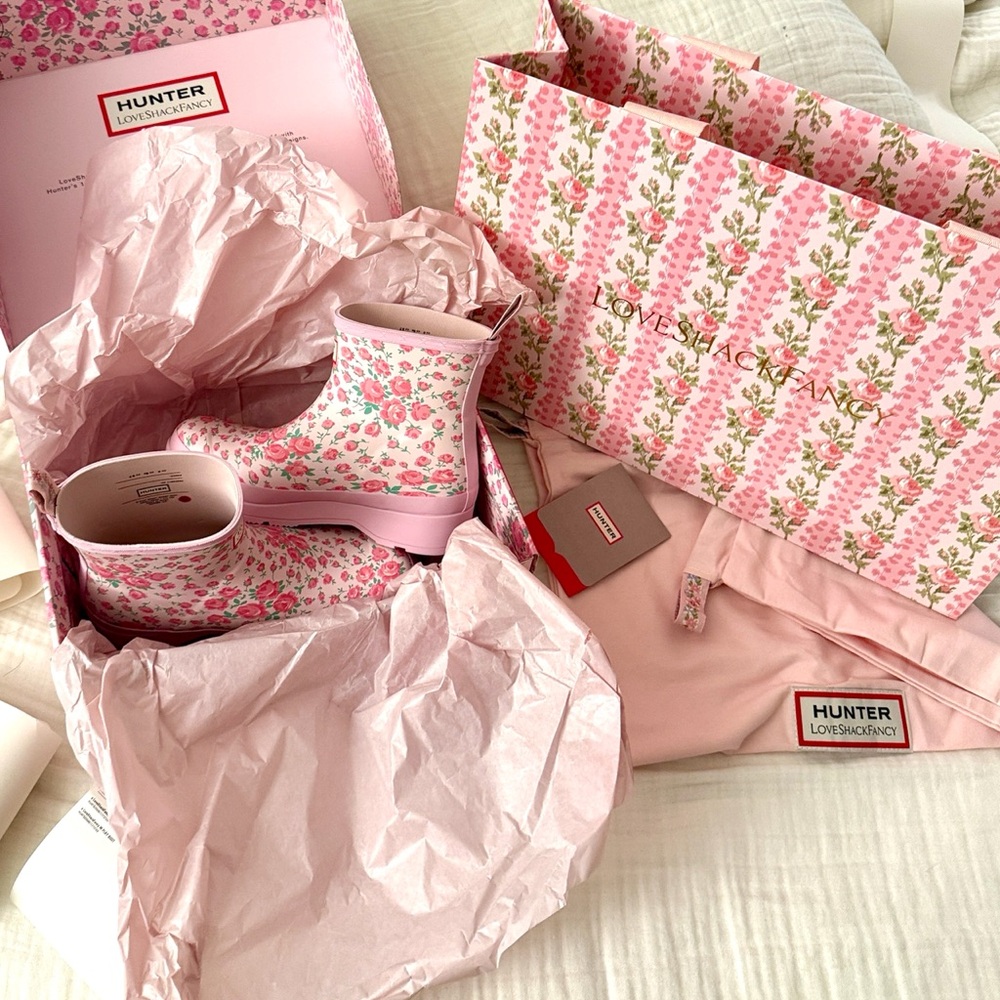 ONLY ONE! LoveShackFancy x Hunter Play Boot (Short) GIFT WRAPPED SZ 6 Rose Heart
